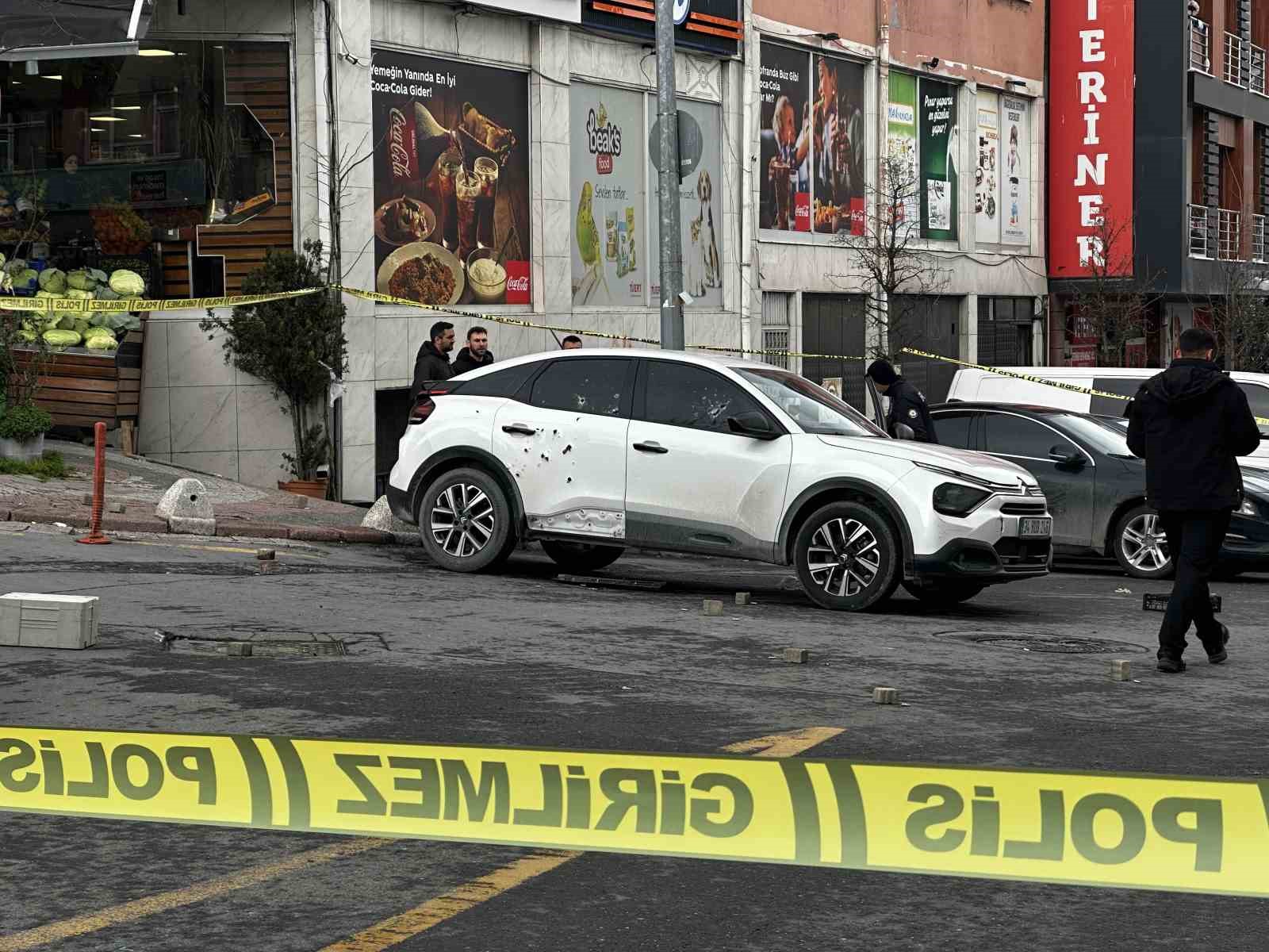 Kağıthane’de kanlı saldırı: Park halindeki araca kurşun yağdırdılar