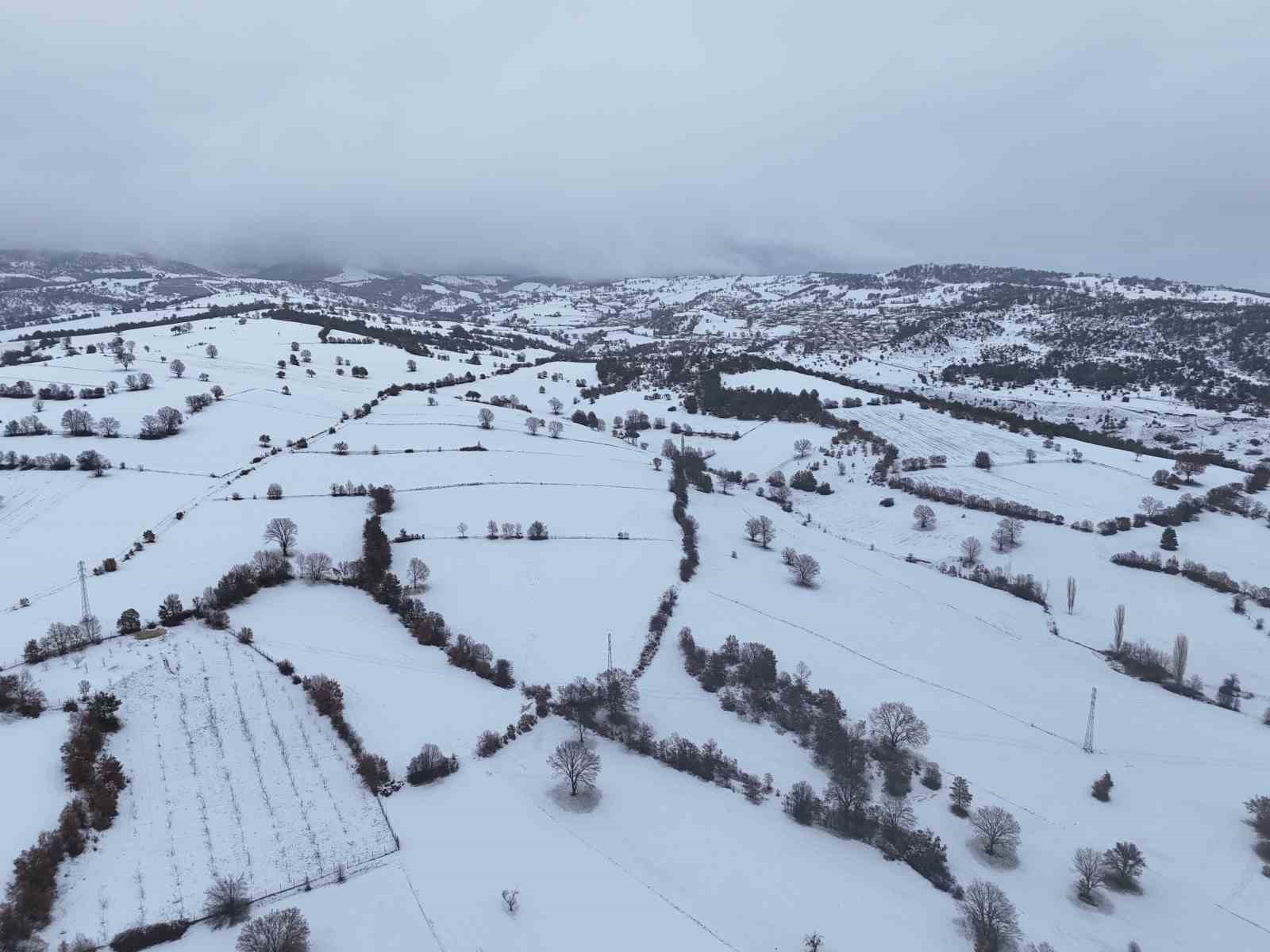 Uşak’ın yüksek kesimleri beyaza büründü