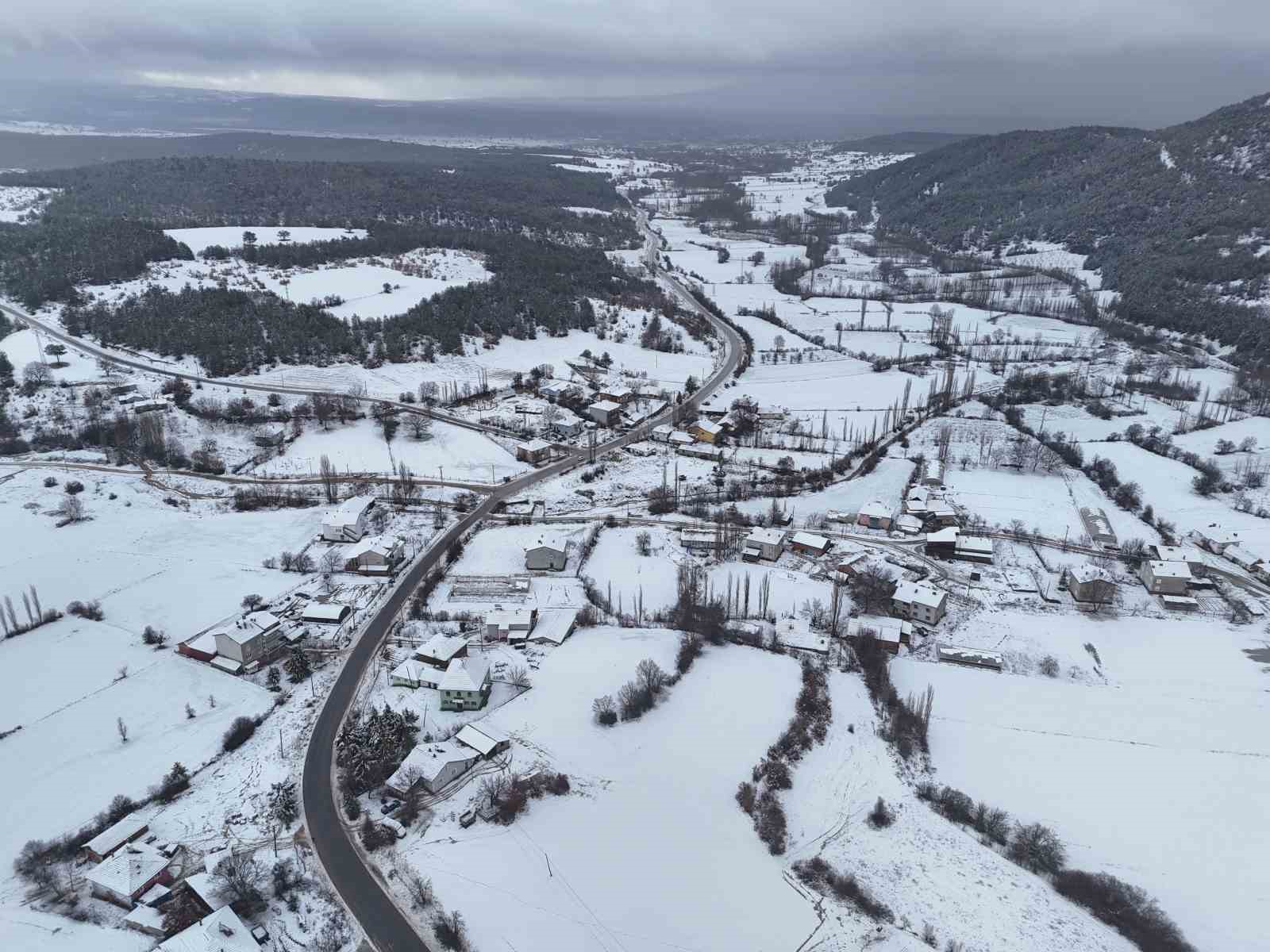 Uşak’ın yüksek kesimleri beyaza büründü