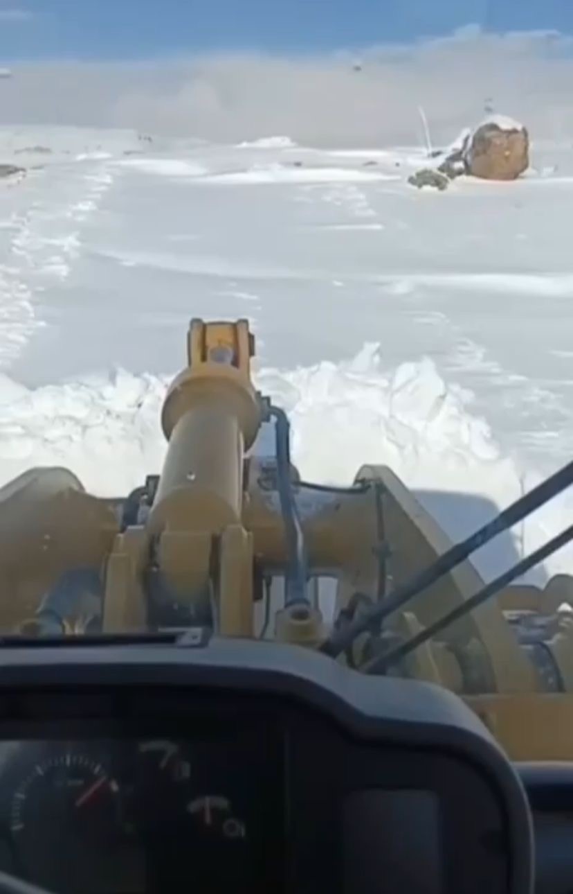 Ağrı’da kapanan köy yolları yeniden ulaşıma açıldı