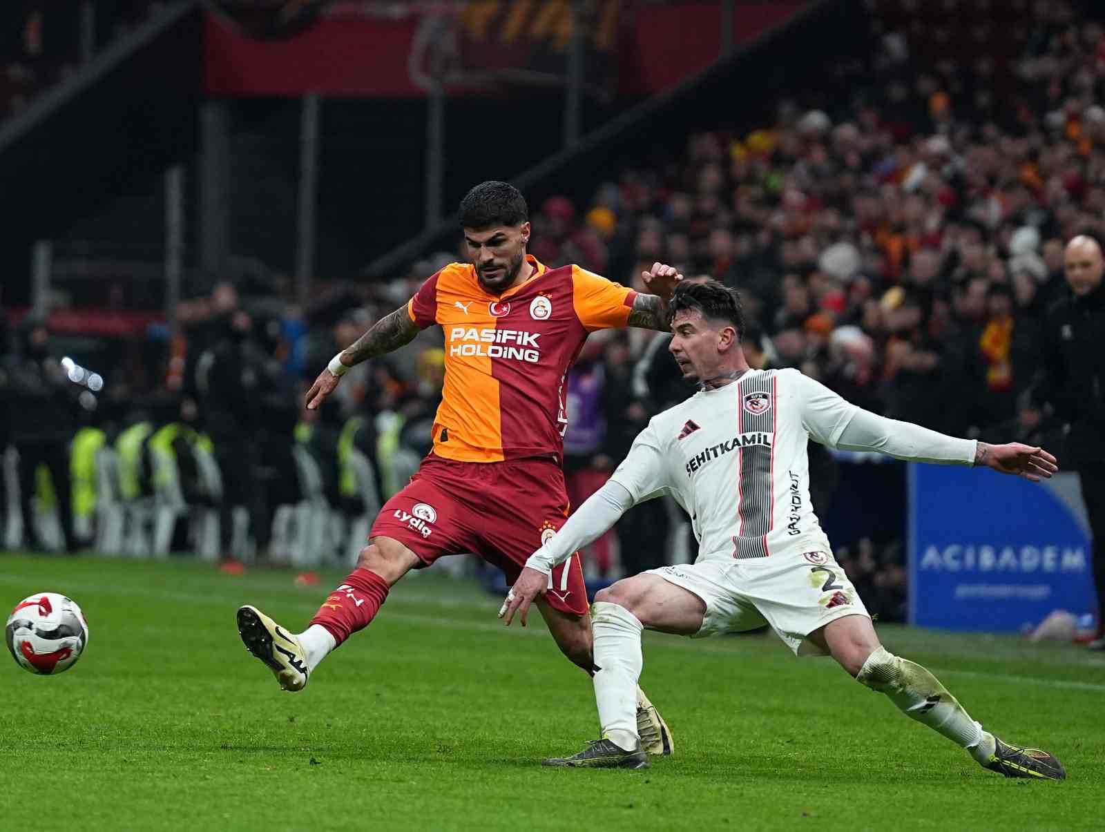 Trendyol Süper Lig: Galatasaray: 0 - Gaziantep FK: 0 (İlk yarı)