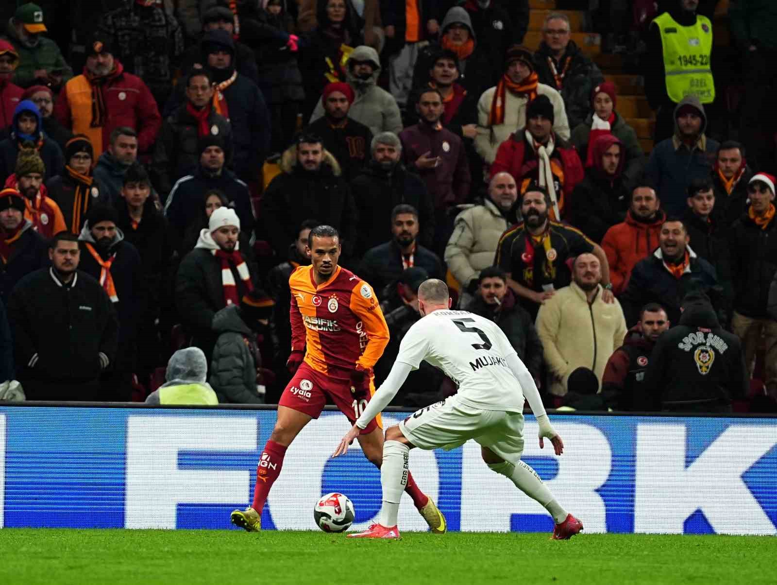 Trendyol Süper Lig: Galatasaray: 0 - Gaziantep FK: 0 (İlk yarı)