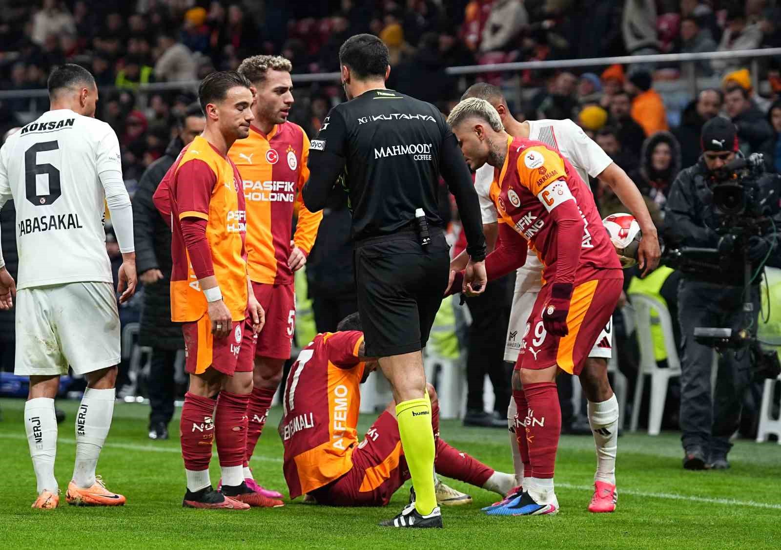 Trendyol Süper Lig: Galatasaray: 0 - Gaziantep FK: 0 (İlk yarı)