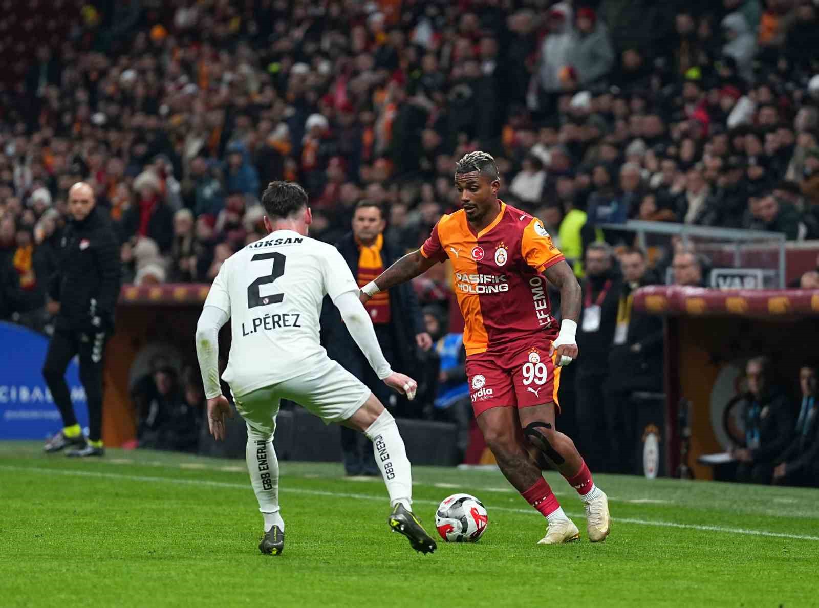 Trendyol Süper Lig: Galatasaray: 0 - Gaziantep FK: 0 (İlk yarı)