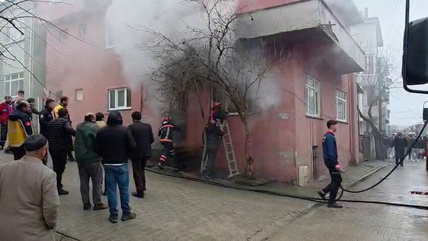 Kaynarca’da ev yangını