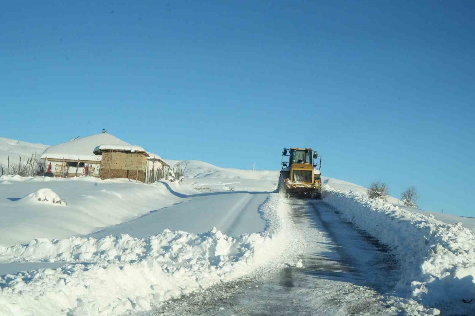 Muş’ta 181 köy yolu ulaşıma kapandı