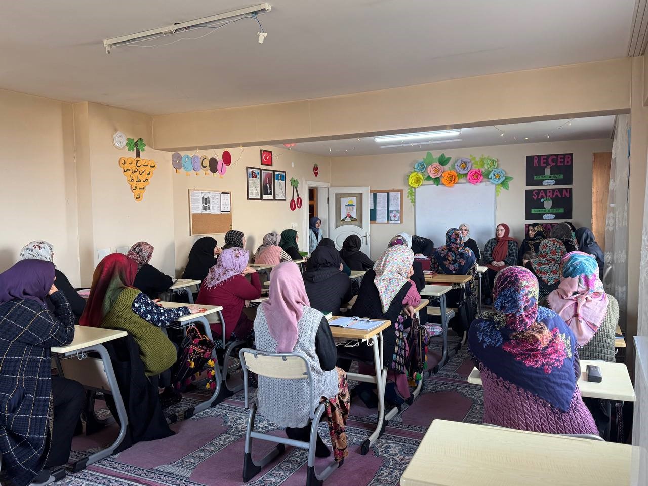 Kırsaldaki kadınlara aile içi iletişim desteği: Uzmanlar ilçe ilçe dolaşıyor