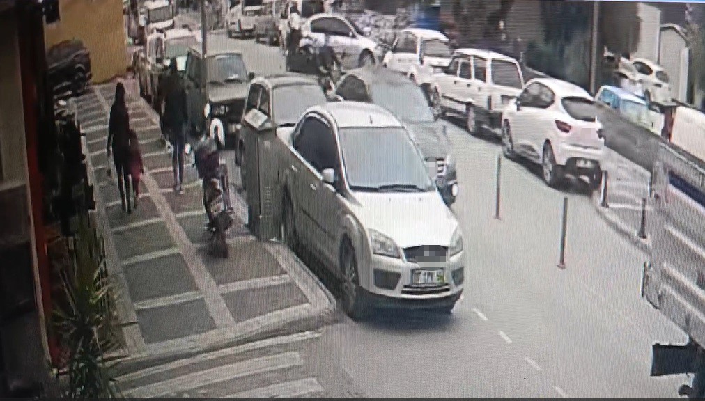 Otoparka dönen otomobil ile motosiklet çarpıştı: 1 yaralı