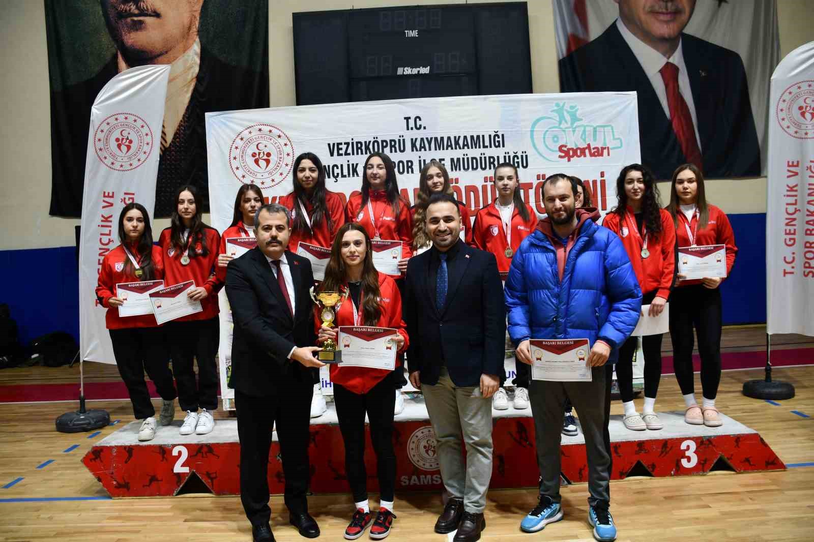 Vezirköprü’de okul sporlarında ödül heyecanı