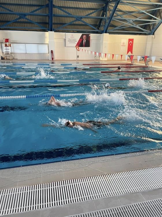 Bilecik’te spor okulları yüzme antrenmanları yoğun tempoyla sürüyor