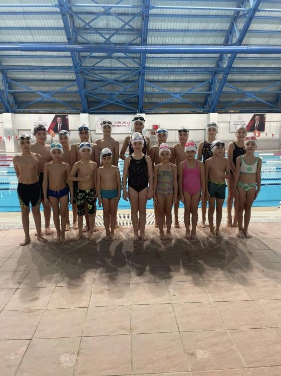 Bilecik’te spor okulları yüzme antrenmanları yoğun tempoyla sürüyor