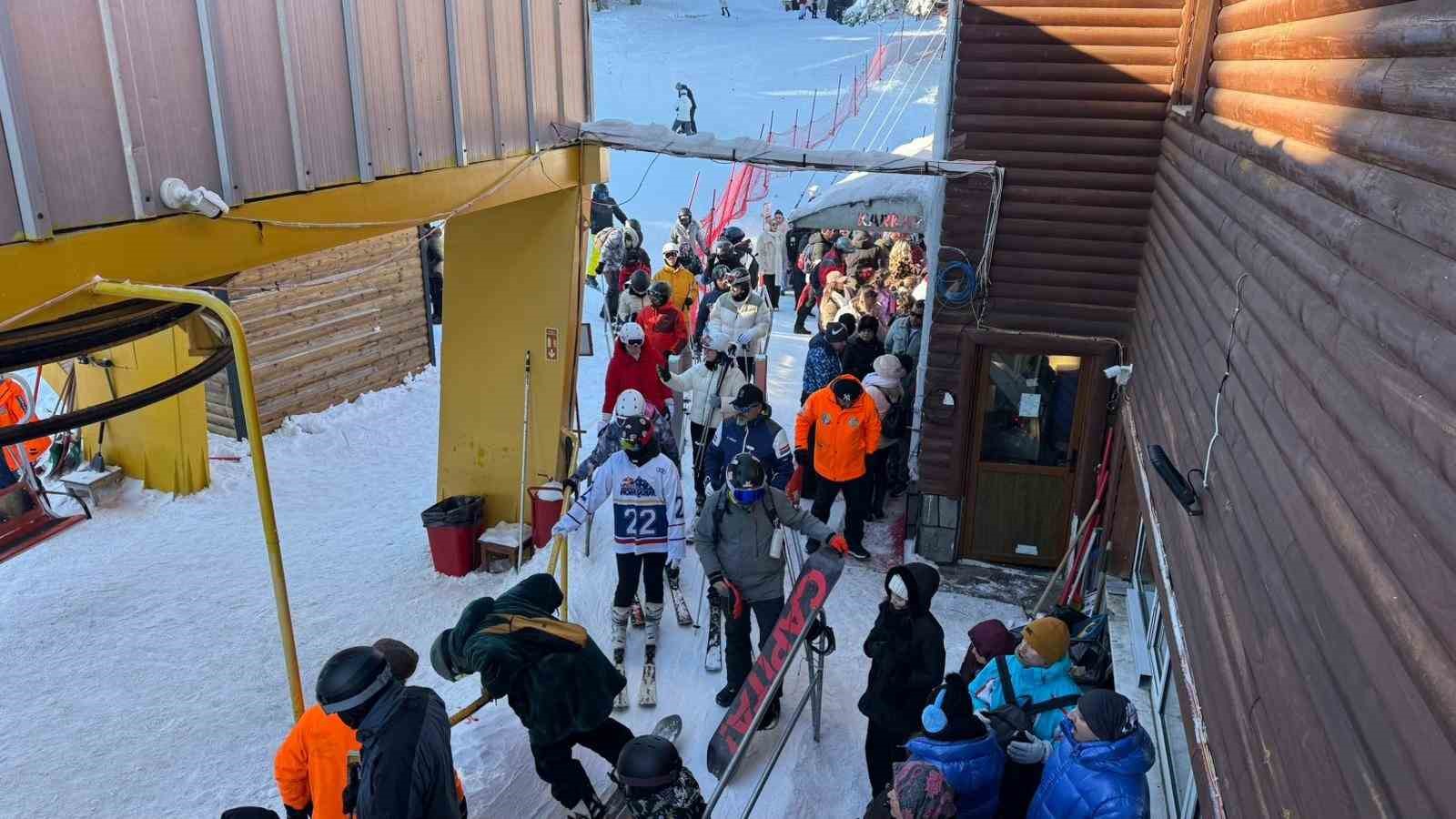 Uludağ’da sömestr ve hafta sonu yoğunluğu birleşti