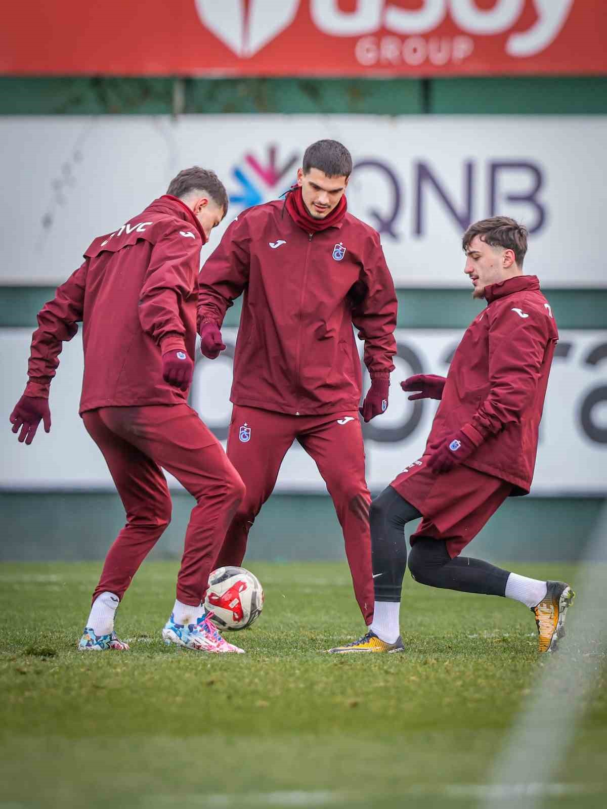 Trabzonspor, Kasımpaşa maçı hazırlıklarına ara vermeden başladı