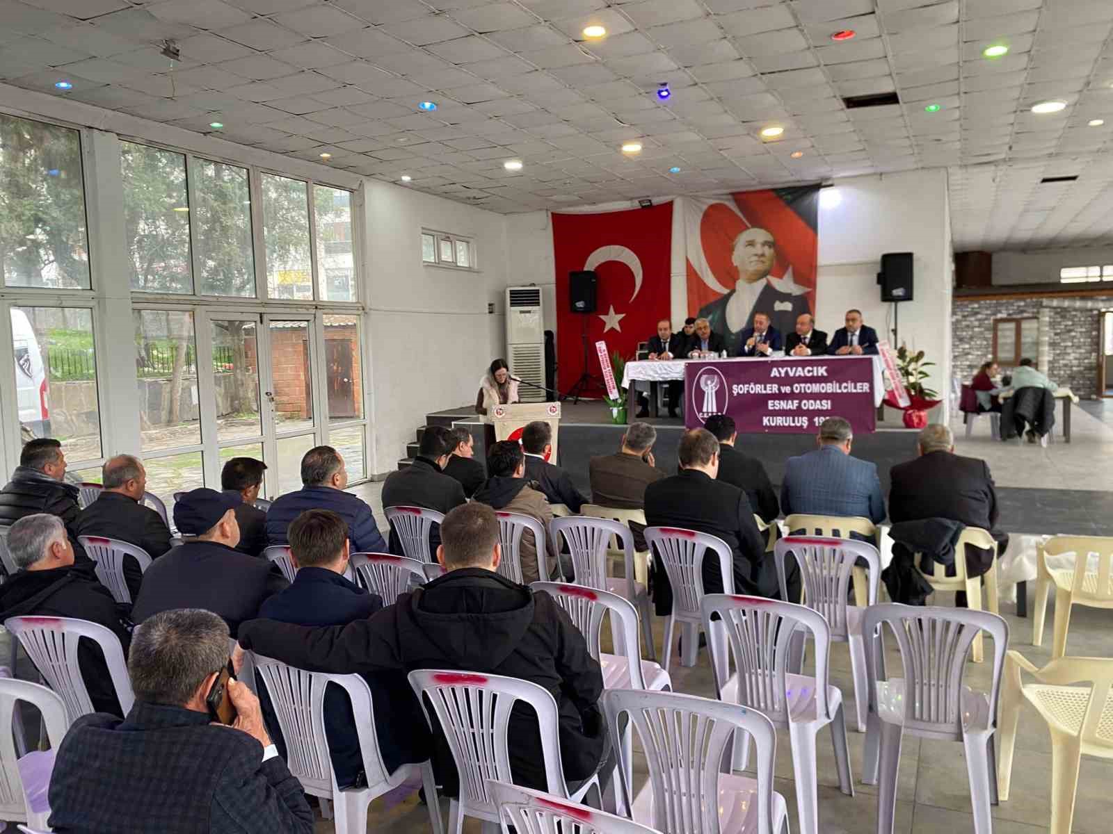 Ayvacık’ta Şoförler ve Otomobilciler Esnaf Odası Başkanı Mehmet Solak güven tazeledi