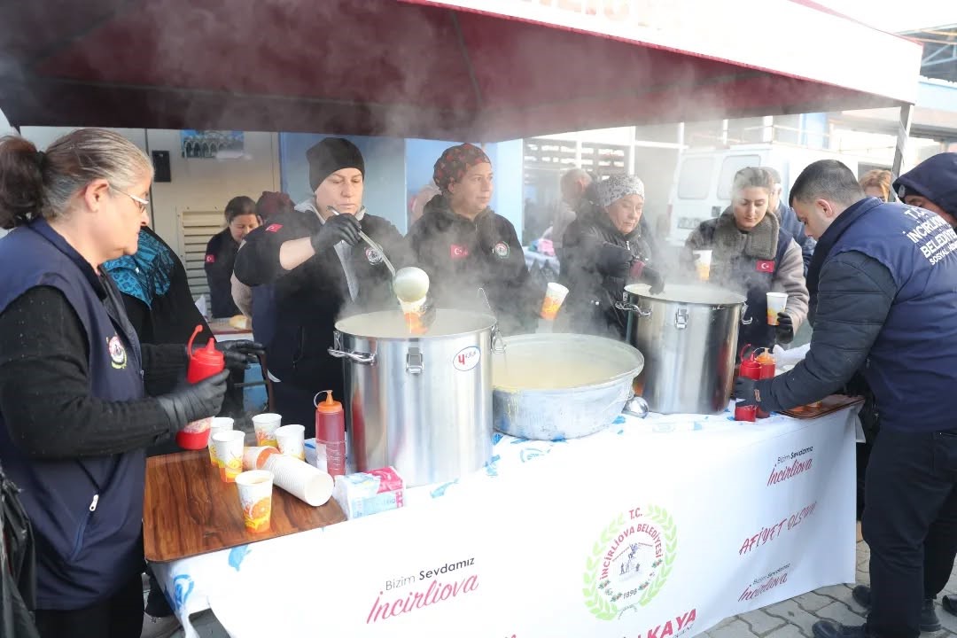 Başkan Kaya’dan Acarlar Pazarı’nda esnaf ve vatandaşlara sıcak çorba