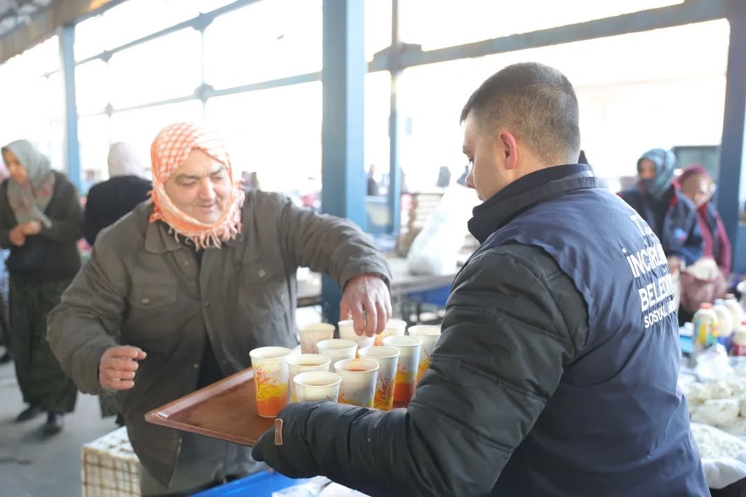 Başkan Kaya’dan Acarlar Pazarı’nda esnaf ve vatandaşlara sıcak çorba