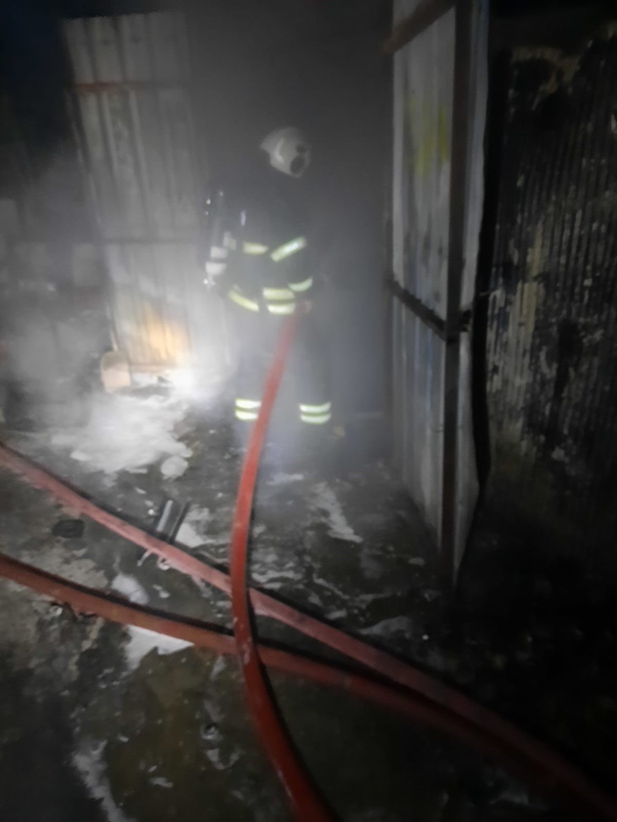 Hatay’da konteyner alevlere teslim oldu