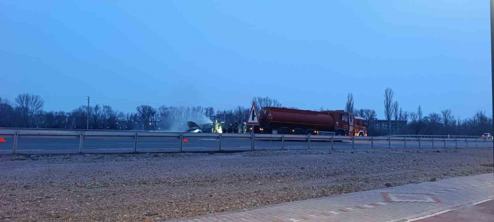 Seyir halindeki araç alev topuna döndü