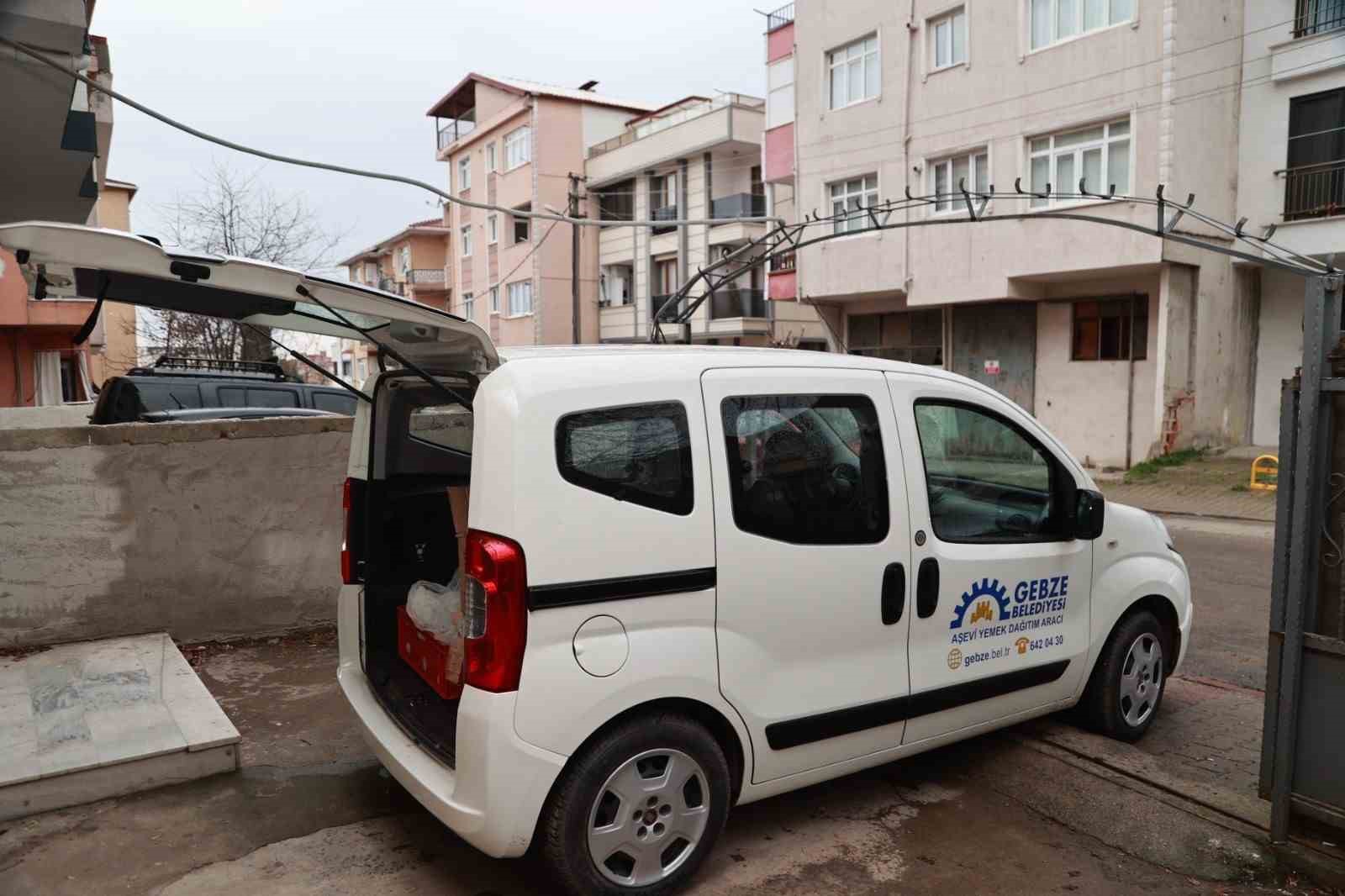Gebze’deki aşevinden ayda 7 bin 800 öğün sıcak yemek