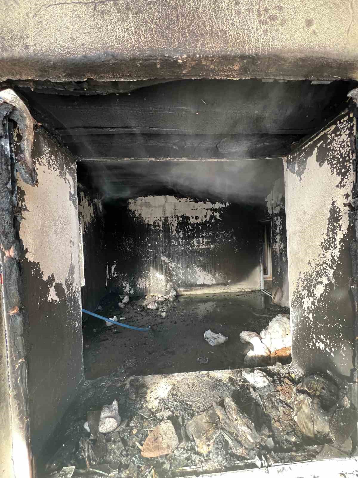 Hakkari’de ev yangını