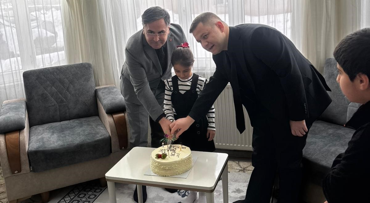 Şehit ve gazi çocuklarının ilk karne heyecanı