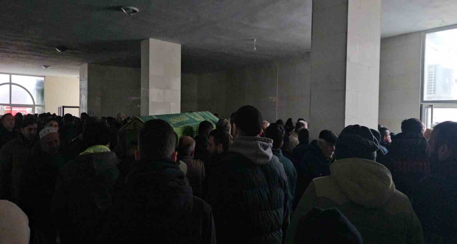 Pompalı tüfekle öldürülen genç toprağa verildi