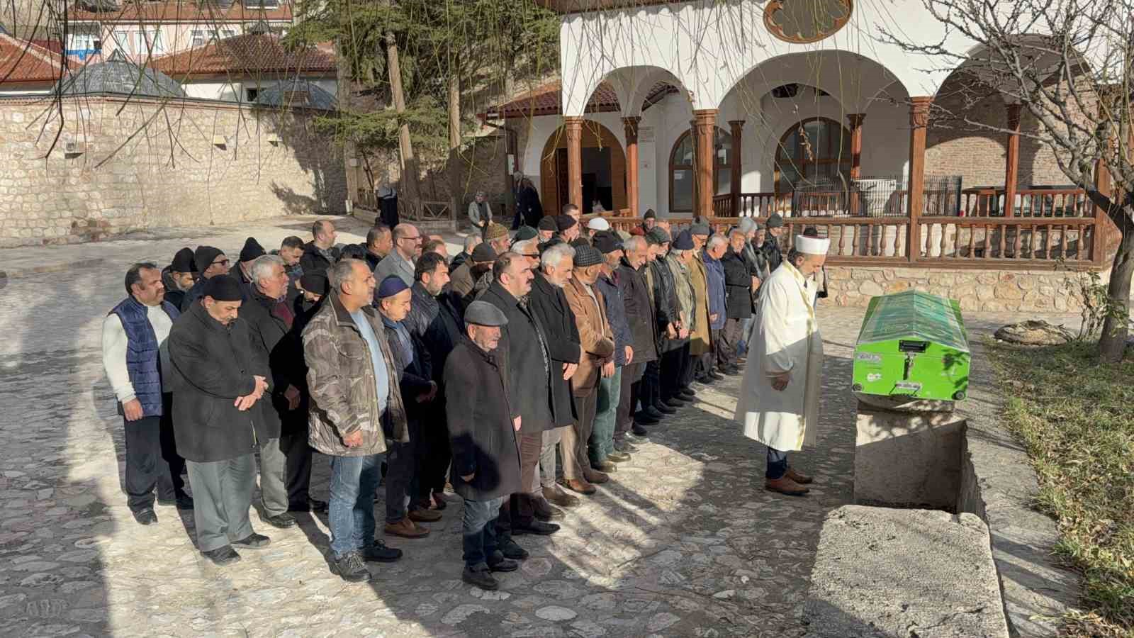 Tokat’ta kan donduran baba cinayetinde cenaze toprağa verildi