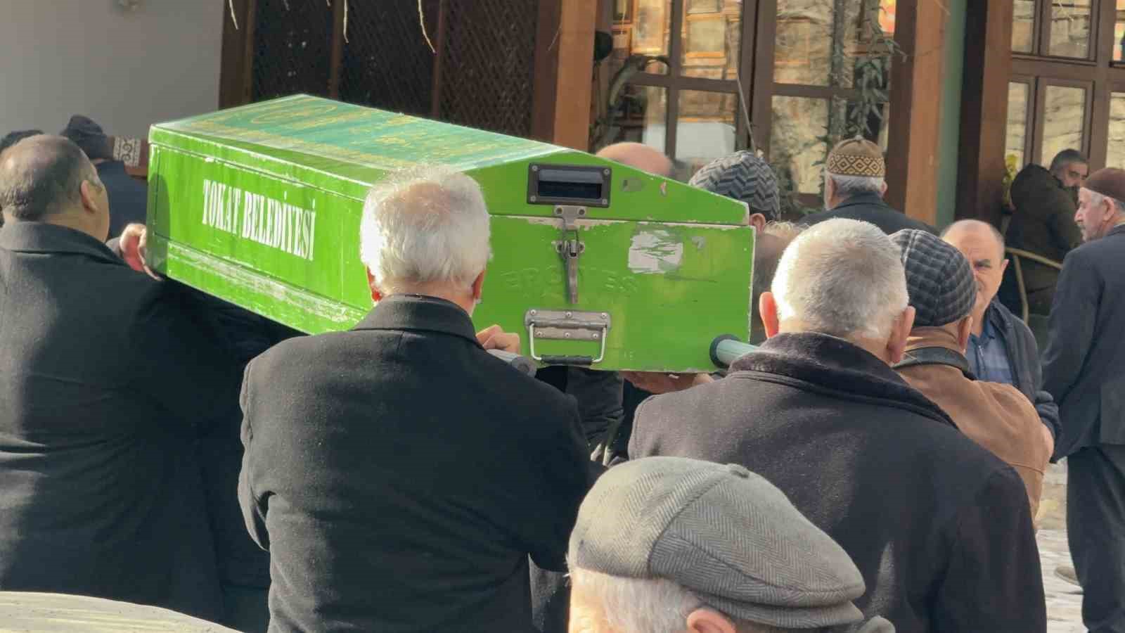 Tokat’ta kan donduran baba cinayetinde cenaze toprağa verildi