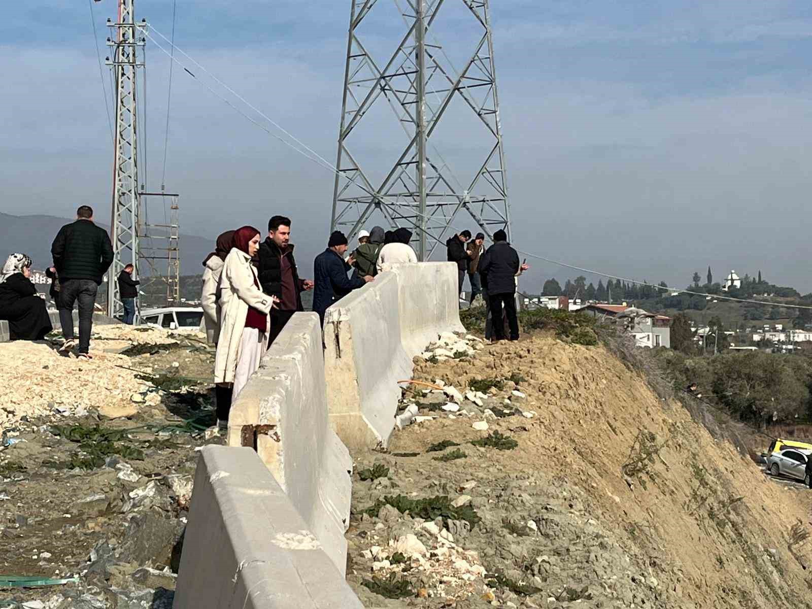 Akli dengesi bozuk şahsın ‘canlı bombayım’ demesi üzerine hastanede panik yaşandı