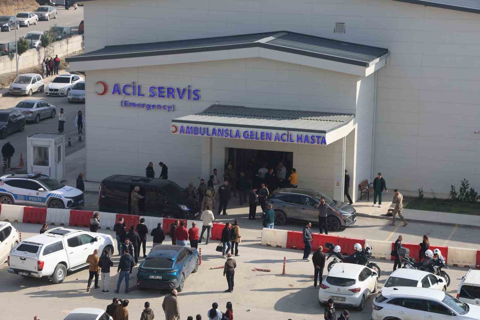 Akli dengesi bozuk şahsın ‘canlı bombayım’ demesi üzerine hastanede panik yaşandı