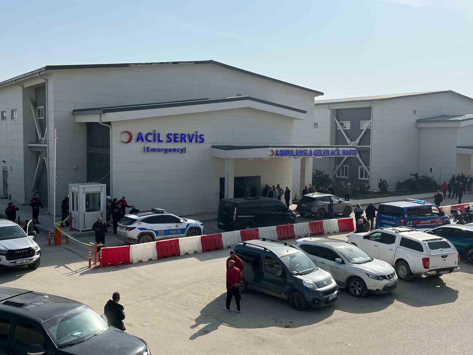 Akli dengesi bozuk şahsın ‘canlı bombayım’ demesi üzerine hastanede panik yaşandı