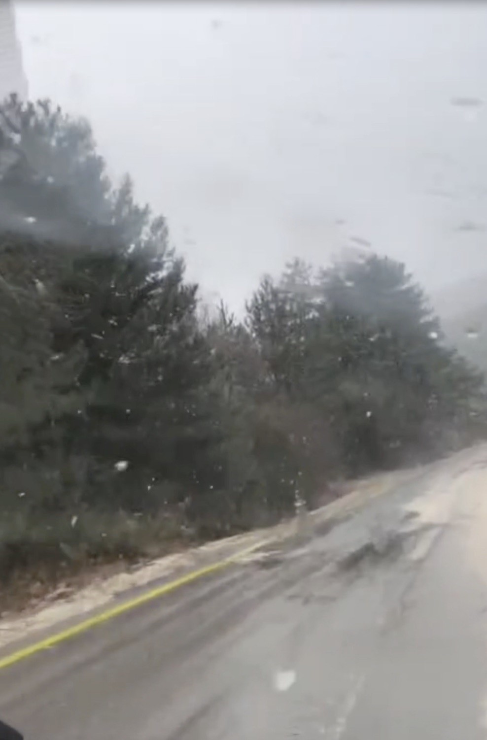 Çanakkale’de yüksek kesimler beyaza büründü