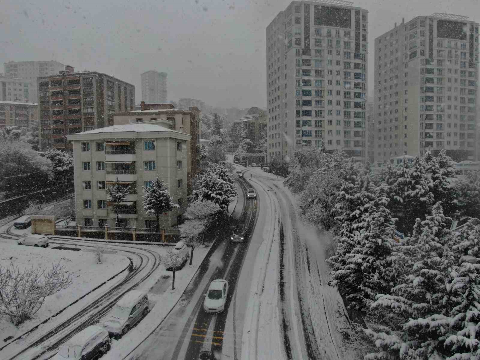 Beyaza bürünen Kartal havadan görüntülendi