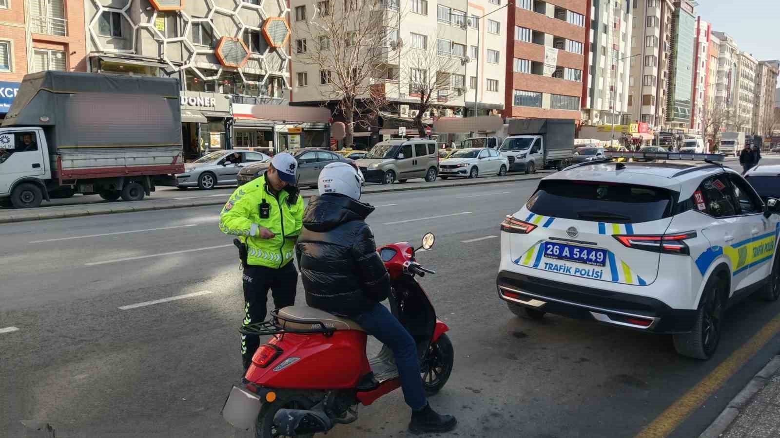 Polis ekiplerince 205 motosiklet ve motorlu bisiklet sürücüsü denetlendi