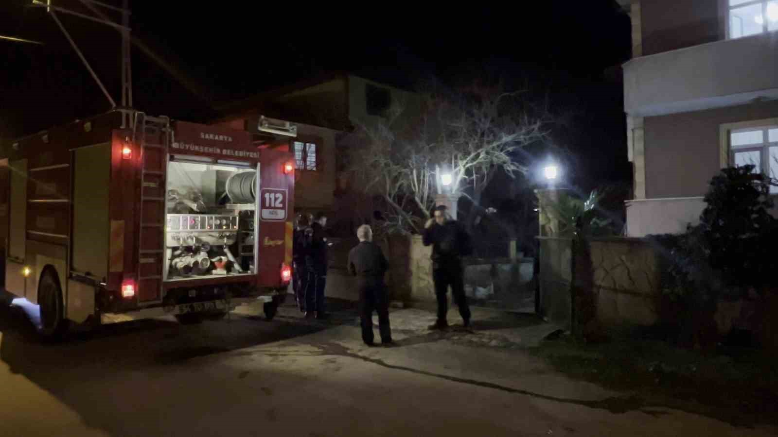 Mahalleliyi panikleten yangın, itfaiyenin müdahalesiyle son buldu