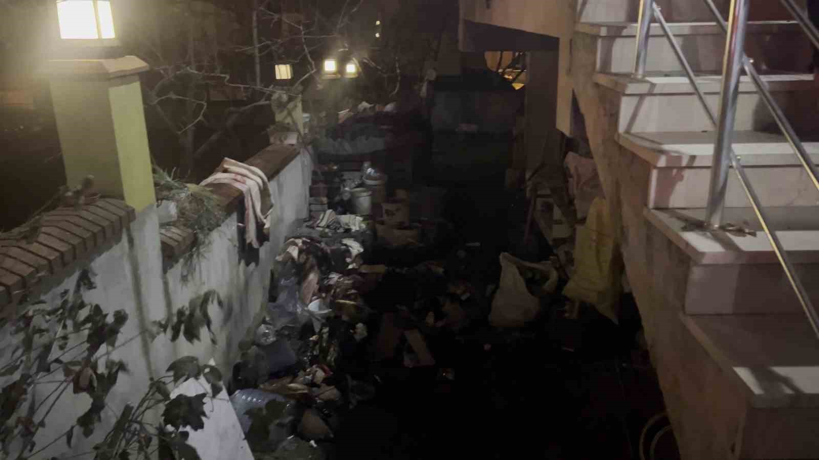 Mahalleliyi panikleten yangın, itfaiyenin müdahalesiyle son buldu