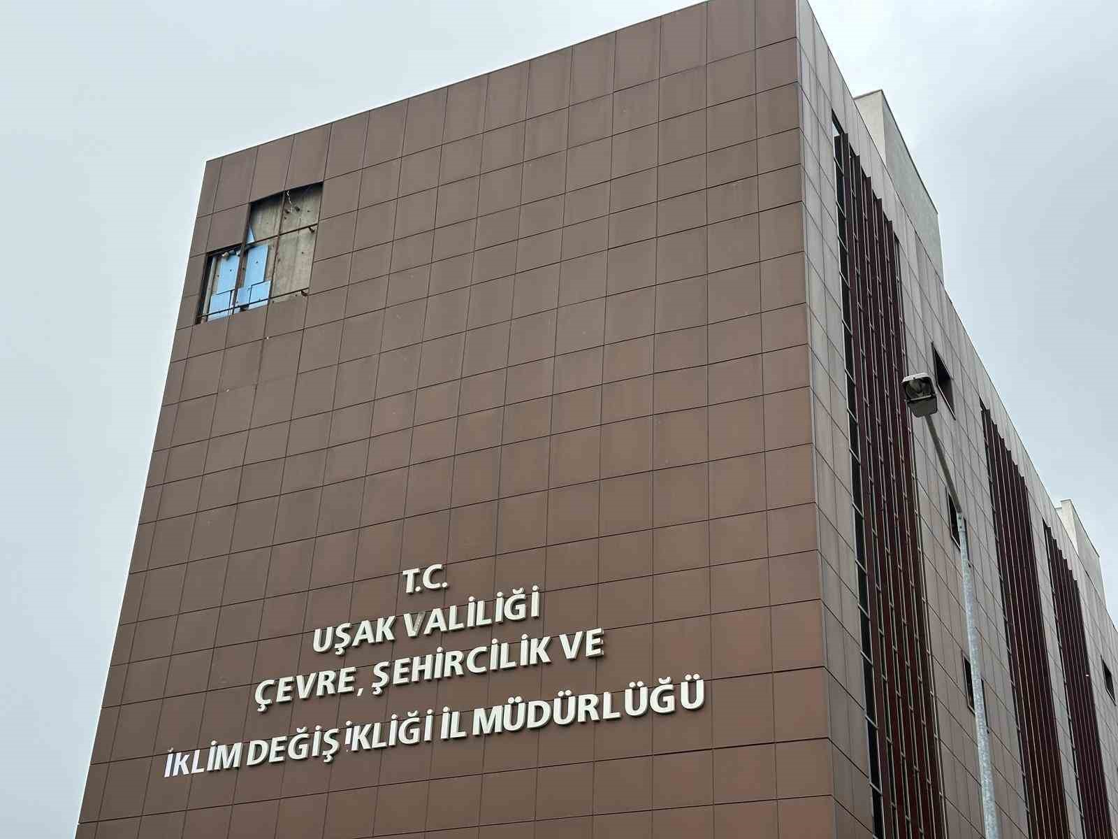Uşak’ta kuvvetli fırtına hayatı olumsuz etkiledi