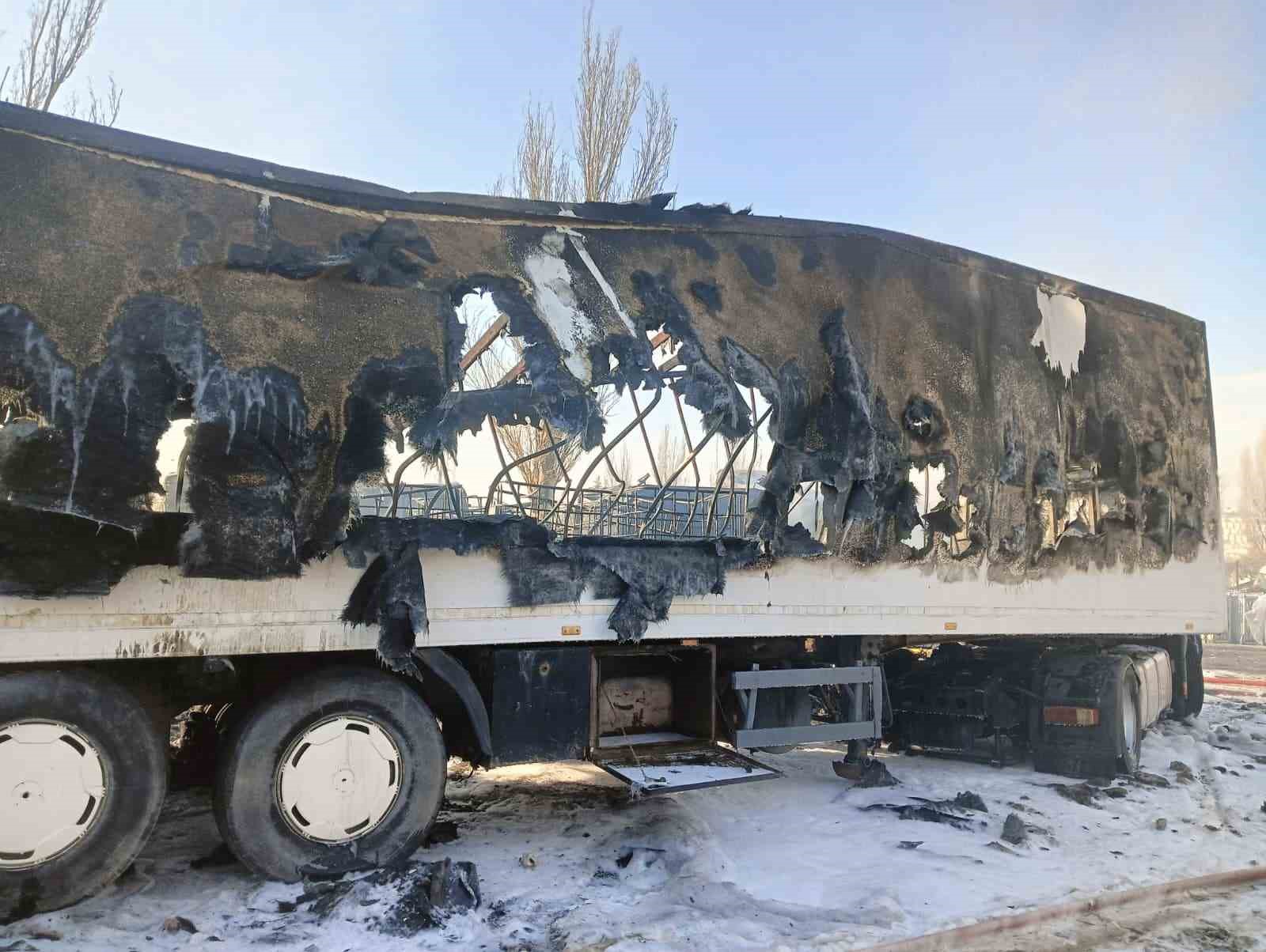 Ankara’da yediemin otoparkındaki tır yangını kontrol altına alındı