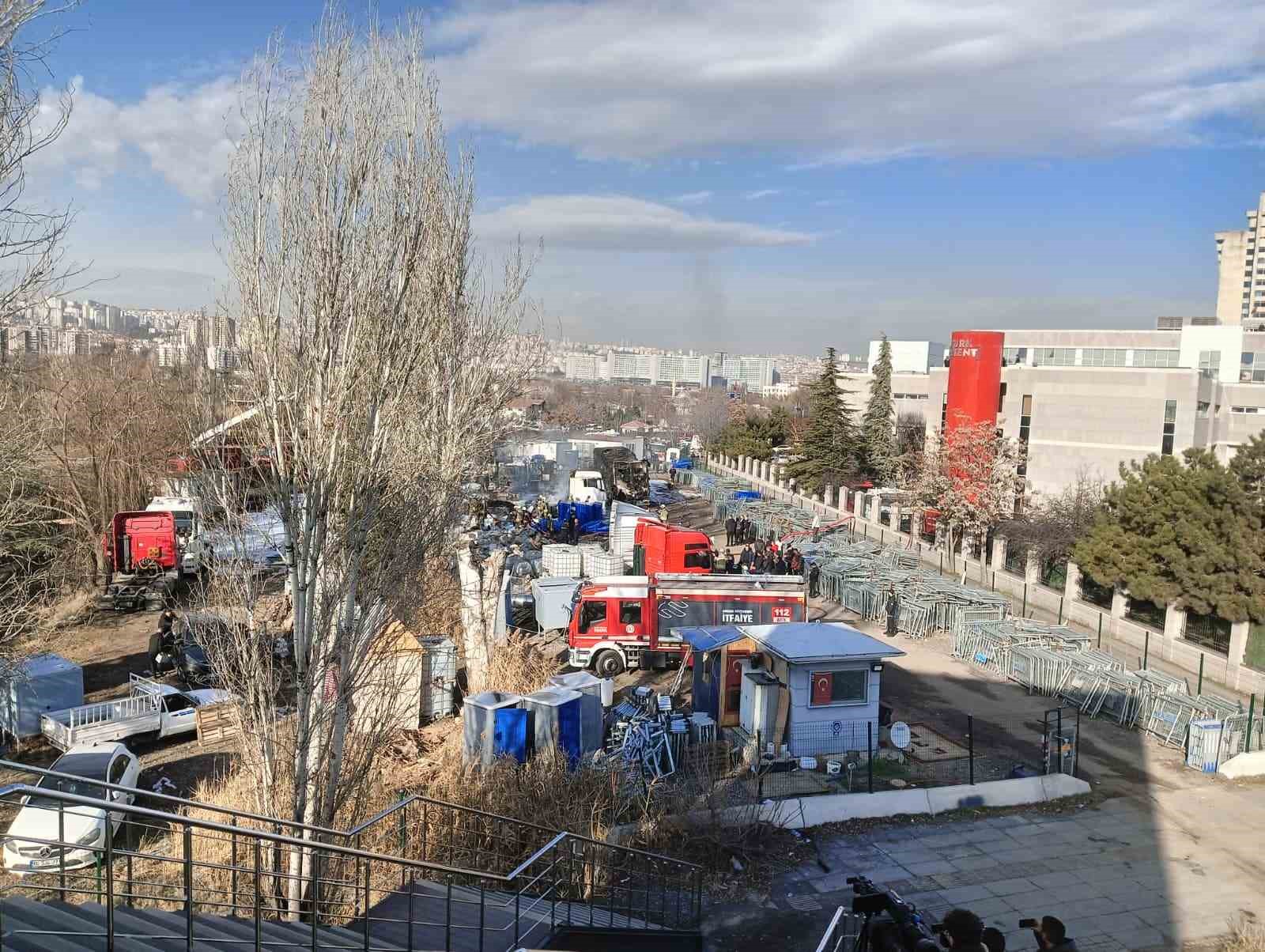 Ankara’da yediemin otoparkındaki tır yangını kontrol altına alındı