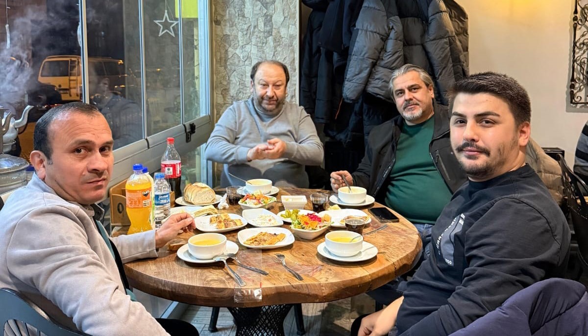 Mesai arkadaşlarından 40 yıllık sağlık emekçisine vefa gecesi