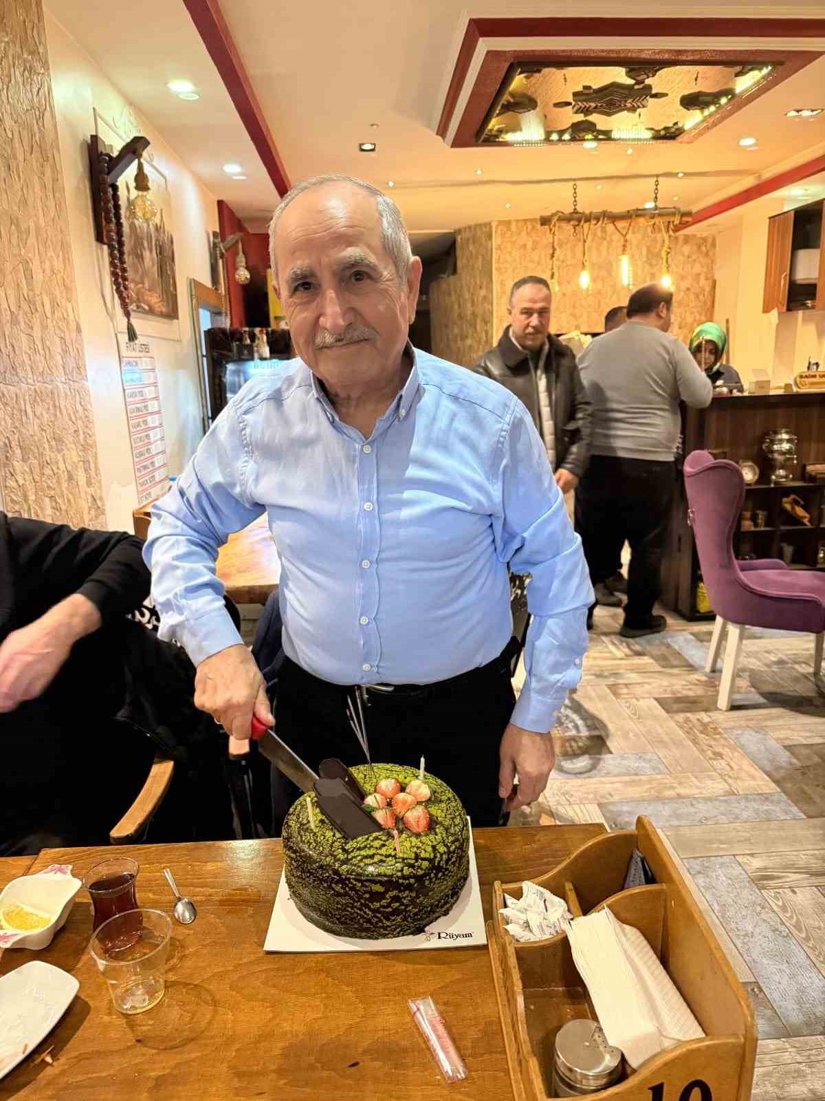 Mesai arkadaşlarından 40 yıllık sağlık emekçisine vefa gecesi