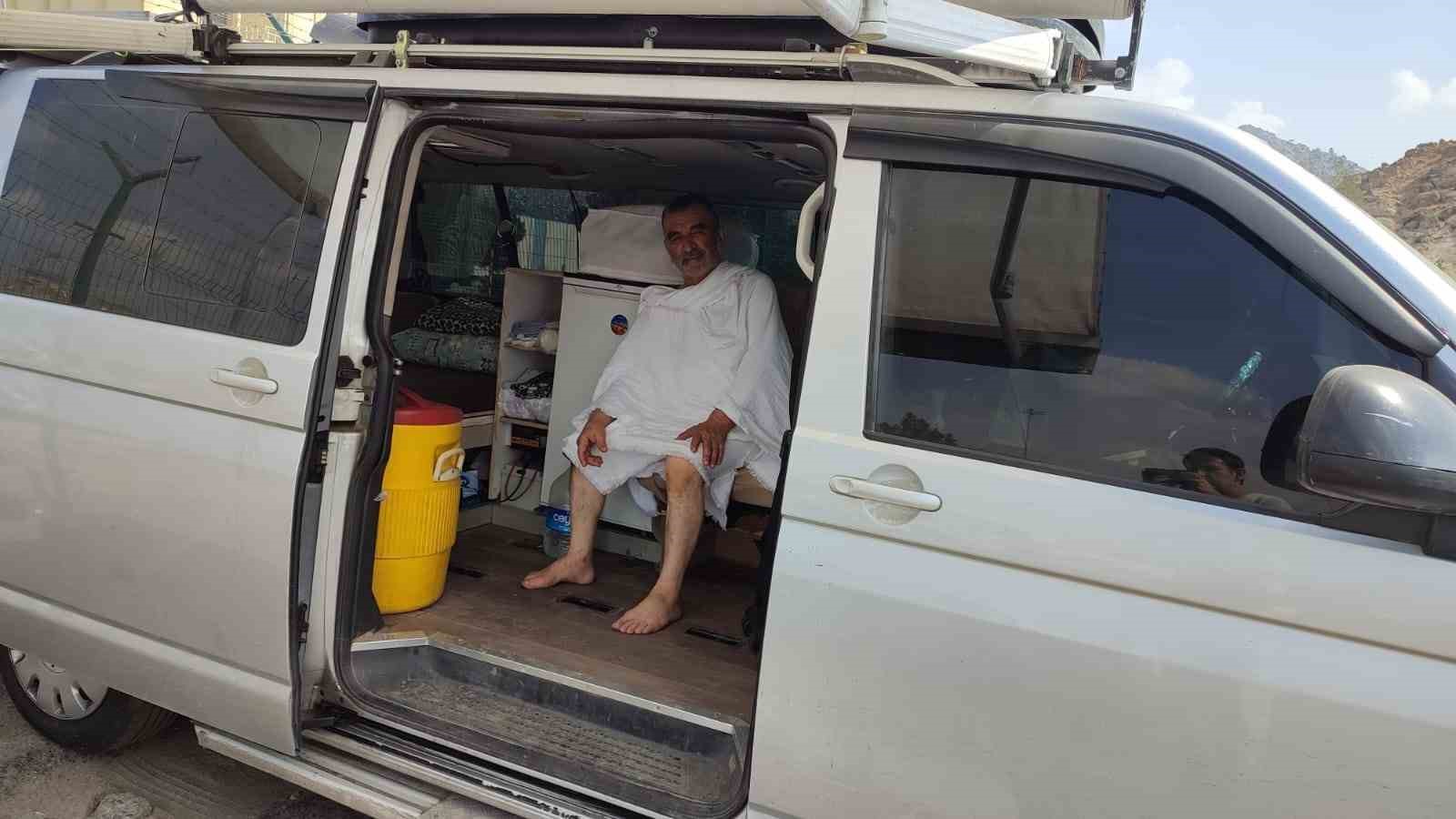 Bursa’dan 2 bin 600 kilometrelik yolu katederek Mekke’ye geldi