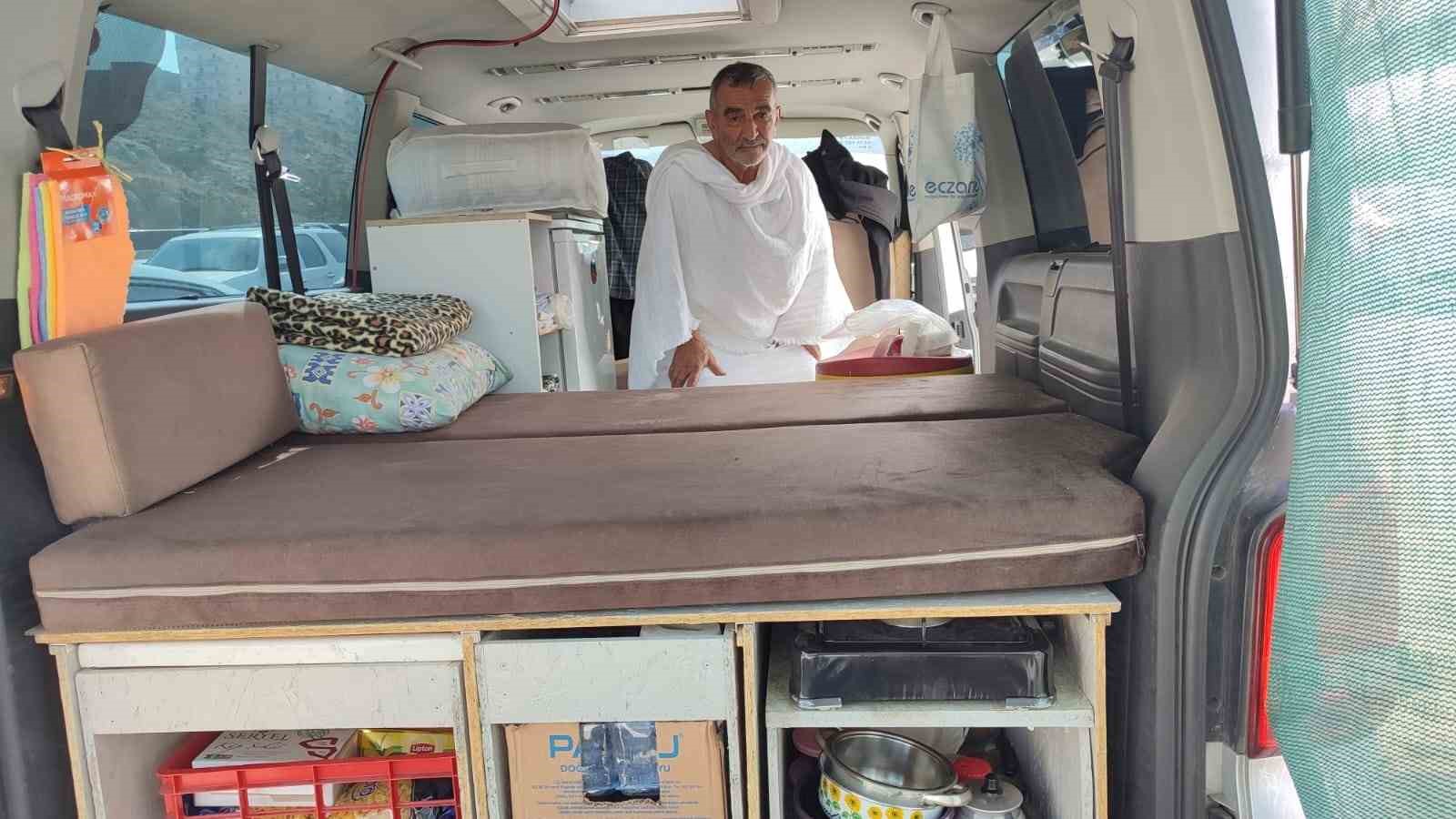 Bursa’dan 2 bin 600 kilometrelik yolu katederek Mekke’ye geldi