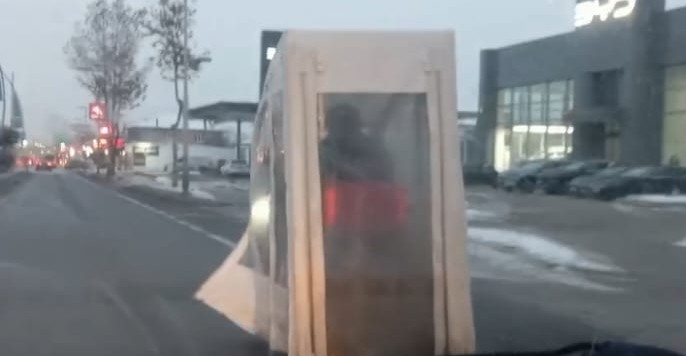 Gören bir daha baktı