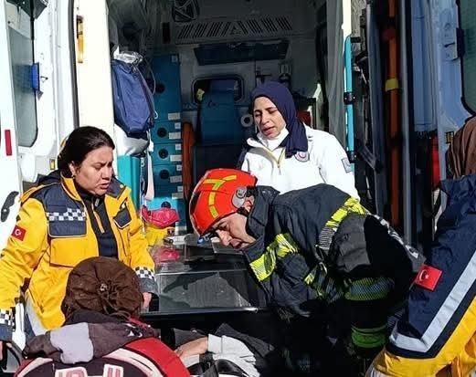 Denizli’de kontrolden çıkan traktör devrildi; 1 yaralı