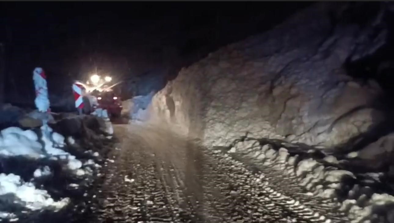 Şırnak yoluna çığ düştü, karayolu 2 saat ulaşıma kapandı