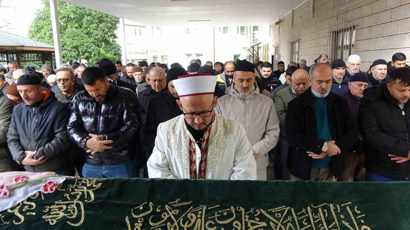 6.5 aydır teşhis konulamayan genç kızın ailesi cenazesini aldı