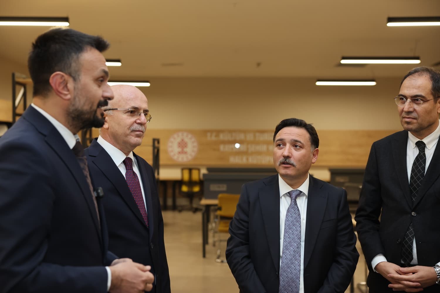 Vali Çiçek, Şehir Hastanesi’ne açılacak Hal Kütüphanesini inceledi