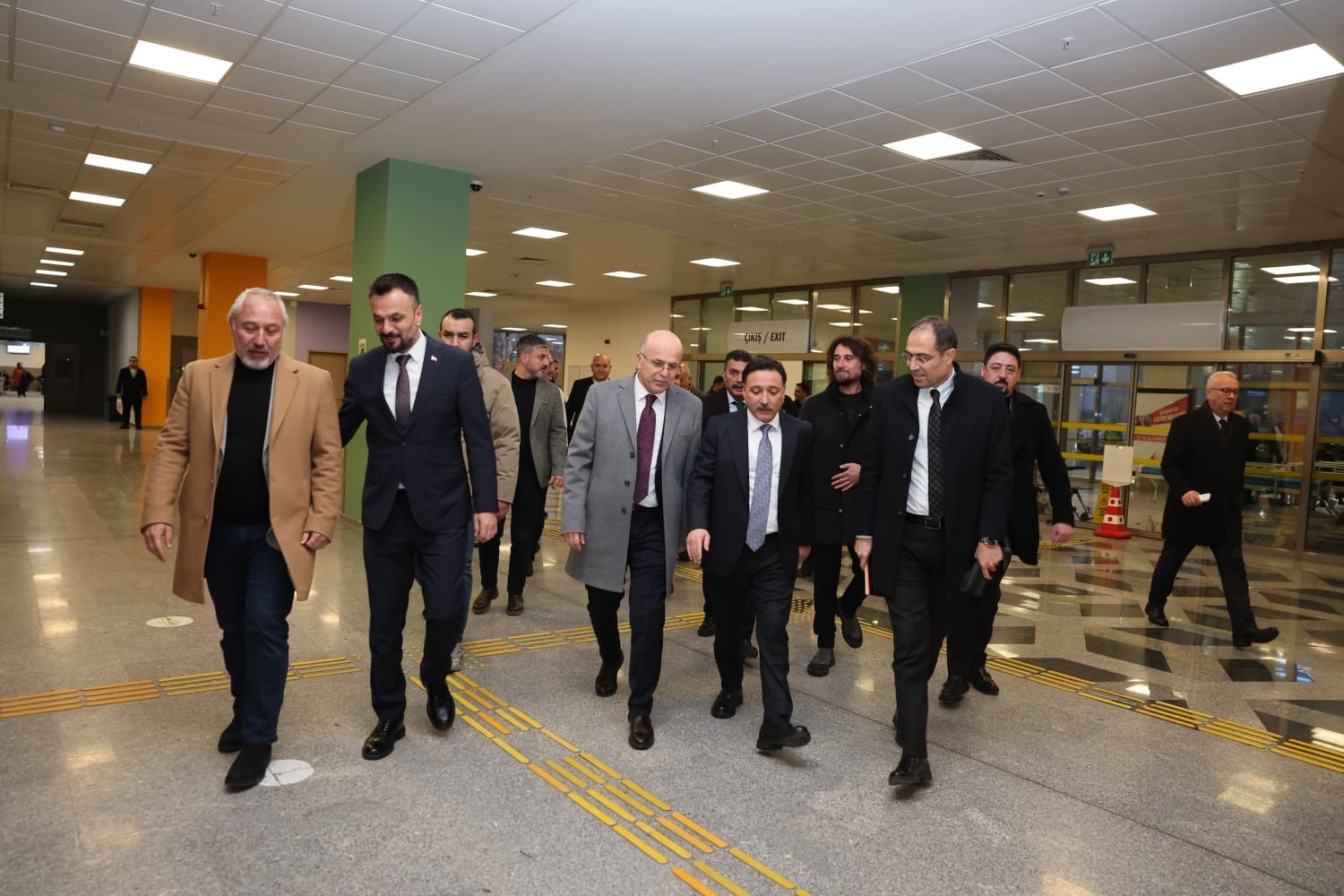 Vali Çiçek, Şehir Hastanesi’ne açılacak Hal Kütüphanesini inceledi