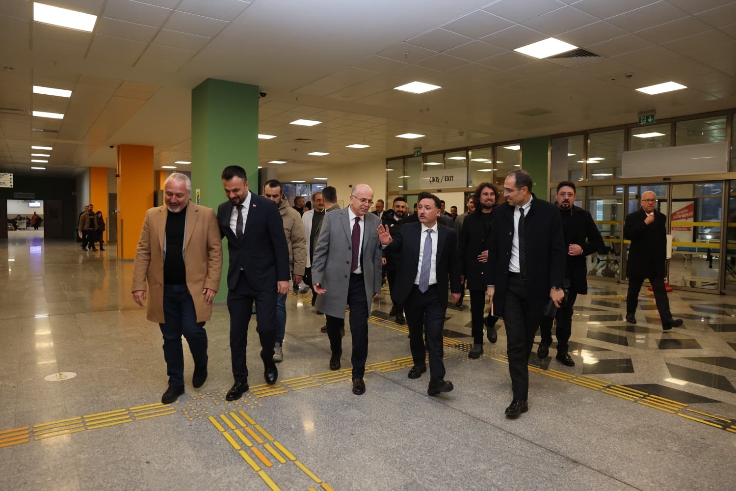 Vali Çiçek, Şehir Hastanesi’ne açılacak Hal Kütüphanesini inceledi